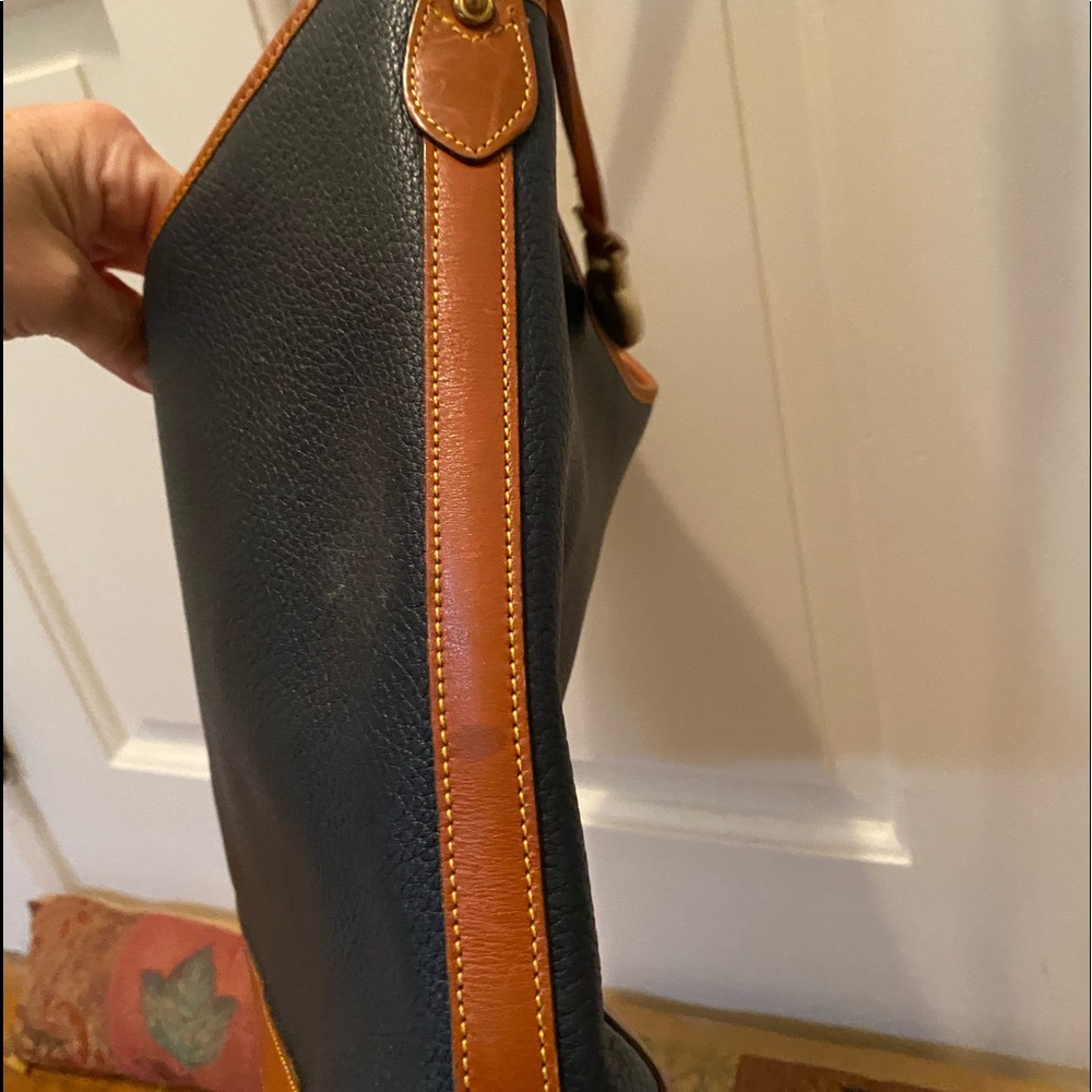 Vintage Dooney and Bourke Pebbled Navy Leather Handbag. - Picture 7 of 7